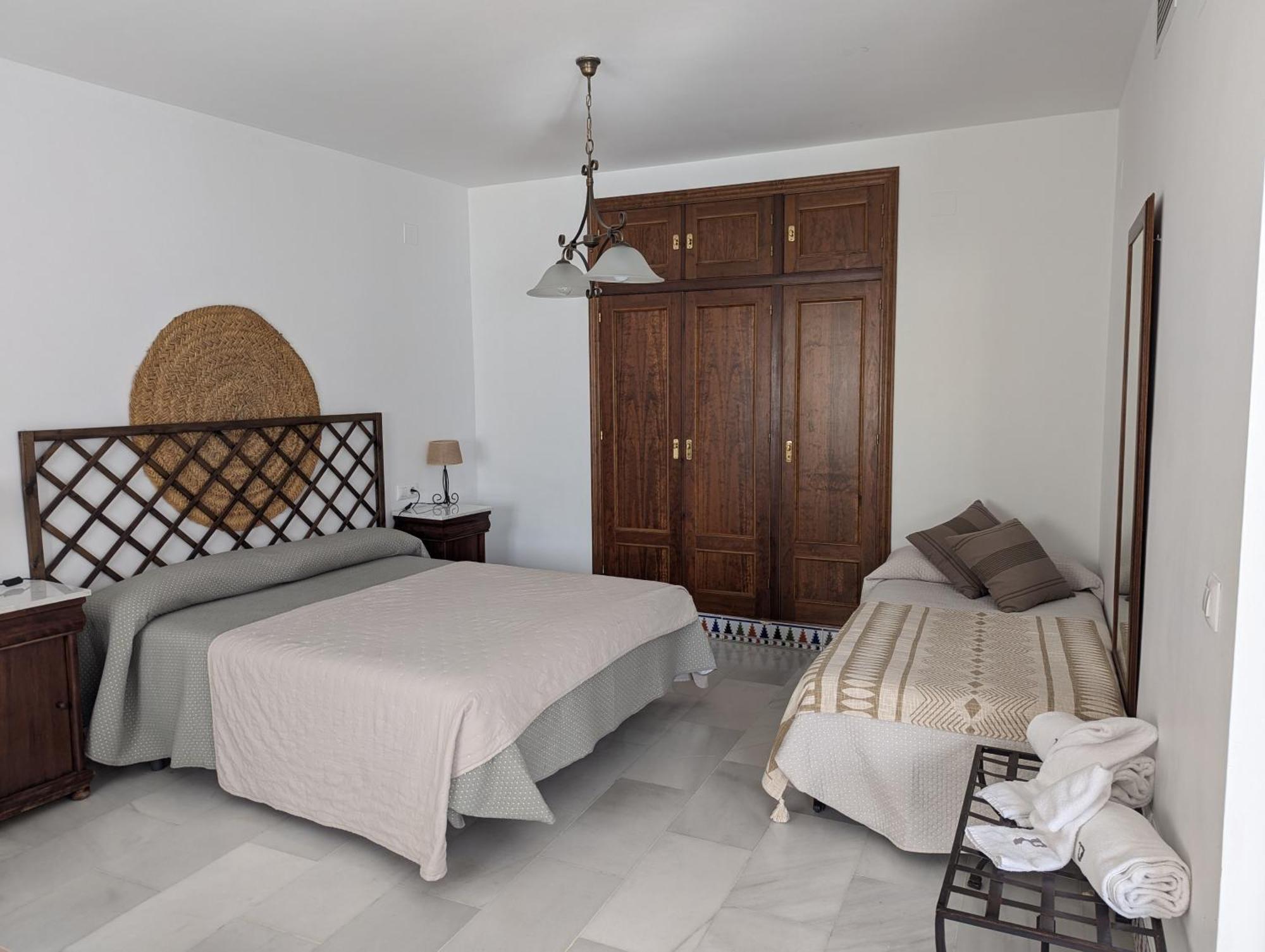 Apartamentos Plaza Kordoba Bagian luar foto