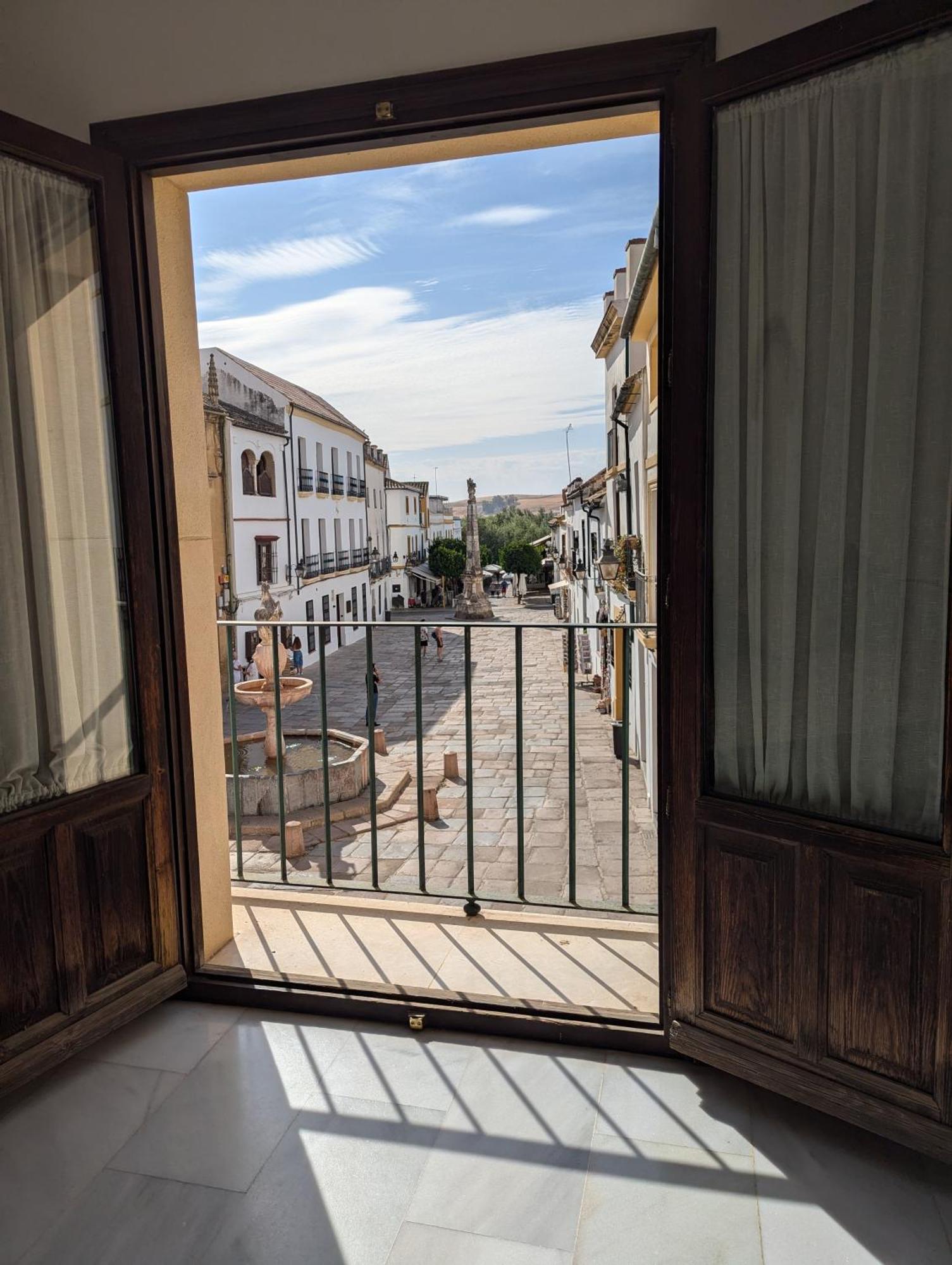 Apartamentos Plaza Kordoba Bagian luar foto