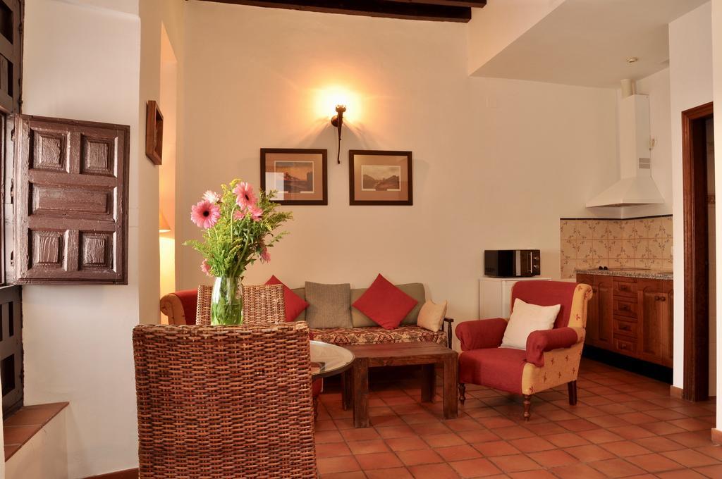 Apartamentos Plaza Kordoba Bagian luar foto