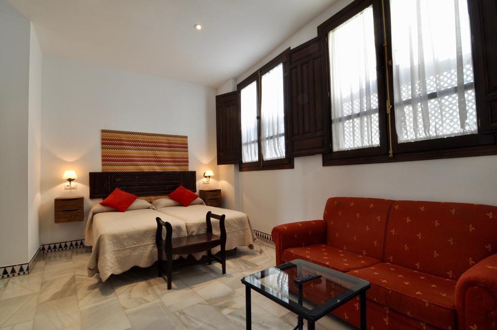 Apartamentos Plaza Kordoba Bagian luar foto